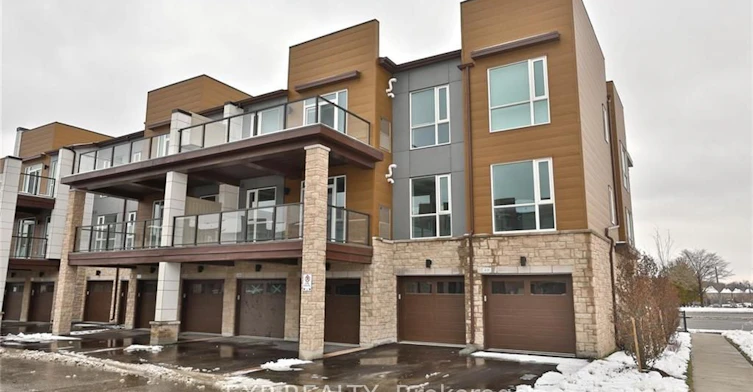 104-2393 Bronte Road, Oakville, ON, L6M 4J2