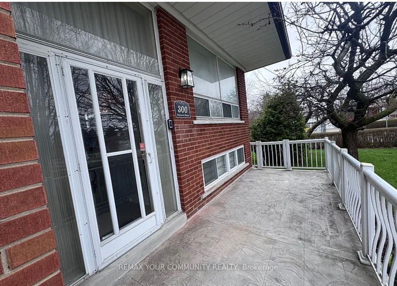 UPPER-300 Driftwood Avenue, Toronto, ON, M3N 2P1 - 2