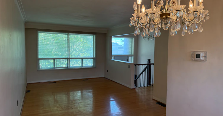 UPPER-300 Driftwood Avenue, Toronto, ON, M3N 2P1 - 11