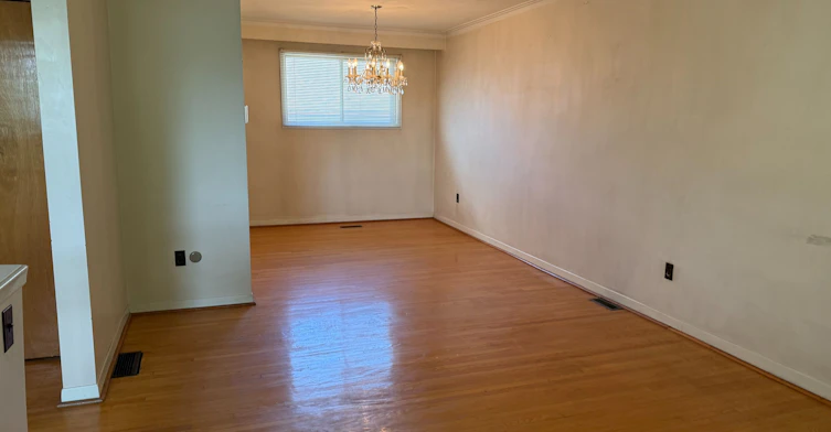 UPPER-300 Driftwood Avenue, Toronto, ON, M3N 2P1 - 12