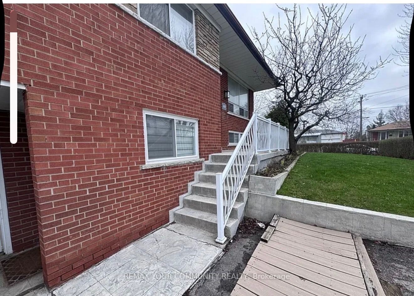 UPPER-300 Driftwood Avenue, Toronto, ON, M3N 2P1 - 4