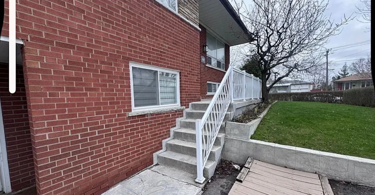 UPPER-300 Driftwood Avenue, Toronto, ON, M3N 2P1 - 4