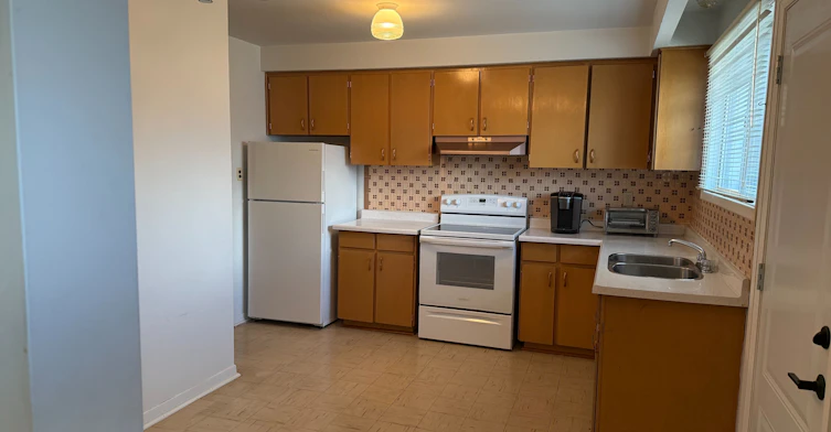 UPPER-300 Driftwood Avenue, Toronto, ON, M3N 2P1 - 8