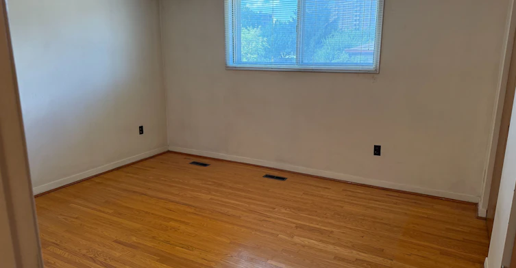 UPPER-300 Driftwood Avenue, Toronto, ON, M3N 2P1 - 13