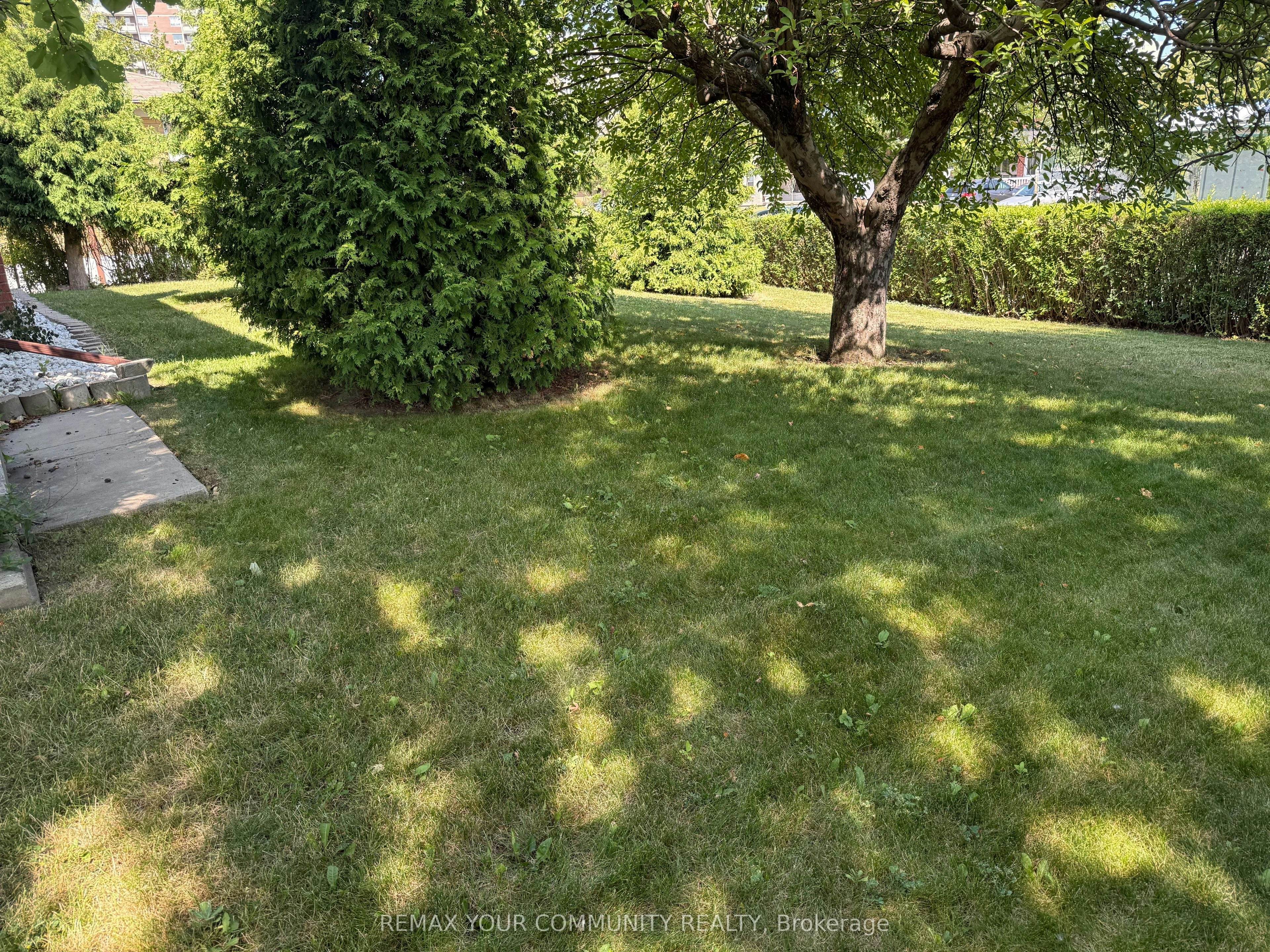 UPPER-300 Driftwood Avenue, Toronto, ON, M3N 2P1 - 6