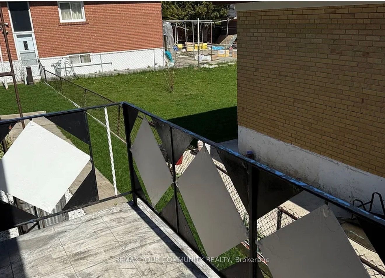 UPPER-300 Driftwood Avenue, Toronto, ON, M3N 2P1 - 3