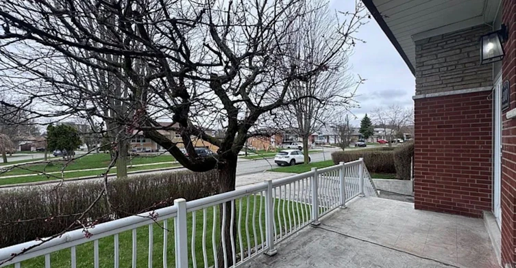 UPPER-300 Driftwood Avenue, Toronto, ON, M3N 2P1 - 5
