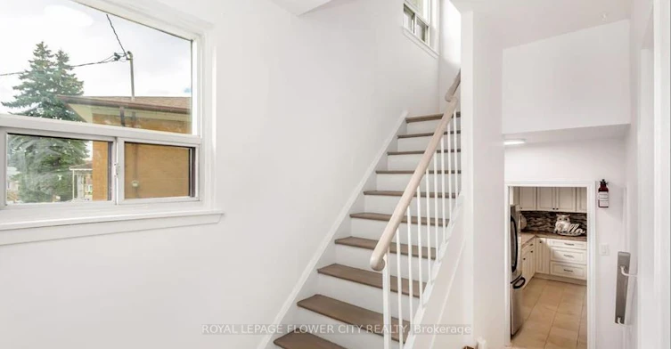 3 Clayhall Crescent, Toronto, ON, M3J 1W5 - 4