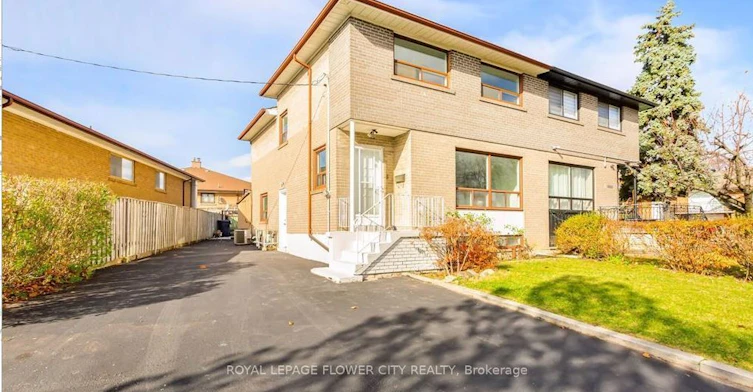 3 Clayhall Crescent, Toronto, ON, M3J 1W5 - 2