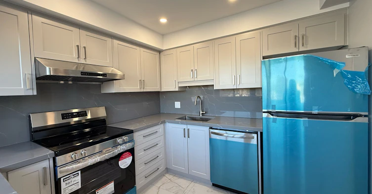 6-7430 Copenhagen Road, Mississauga, ON, L5N 2C4