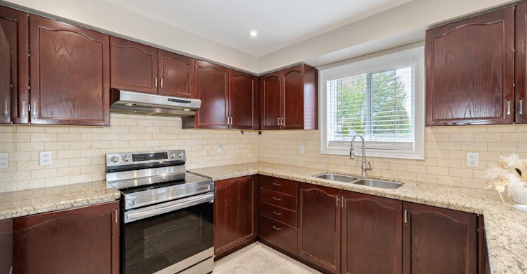 5583 Loonlake Avenue, Mississauga, ON, L5V 2E4 - 9