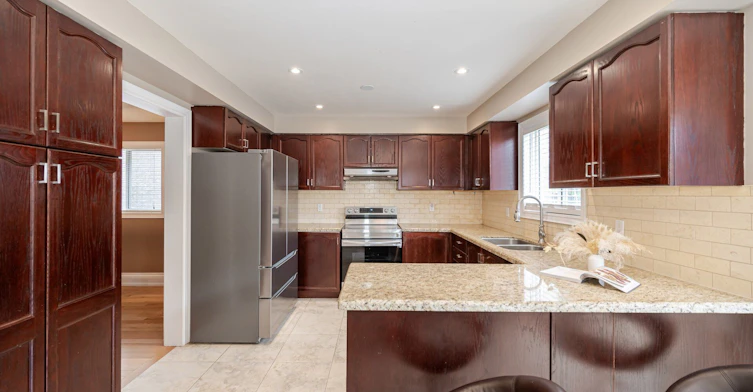 5583 Loonlake Avenue, Mississauga, ON, L5V 2E4 - 8