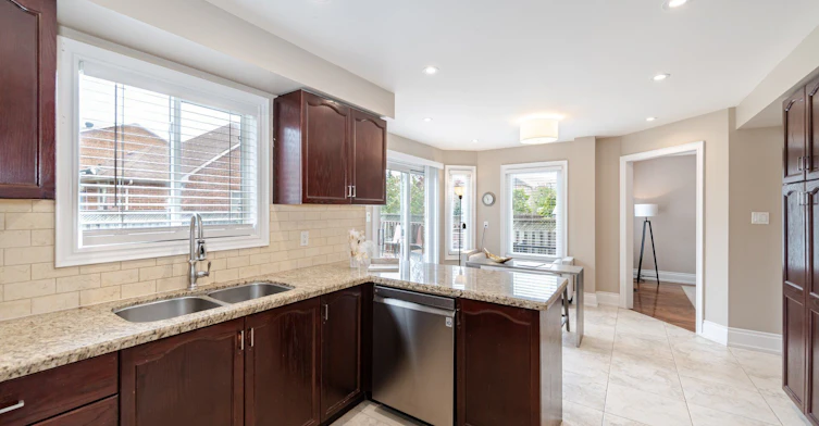 5583 Loonlake Avenue, Mississauga, ON, L5V 2E4 - 10