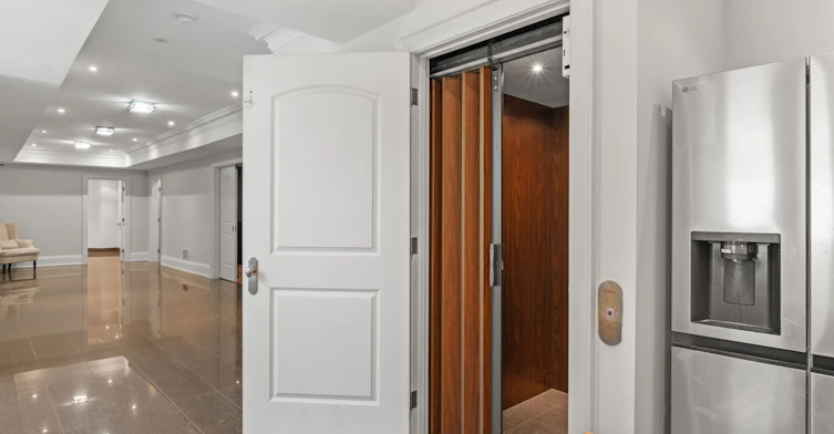 2014 Heartwood Court, Mississauga, ON, L5C 4P7 - 36