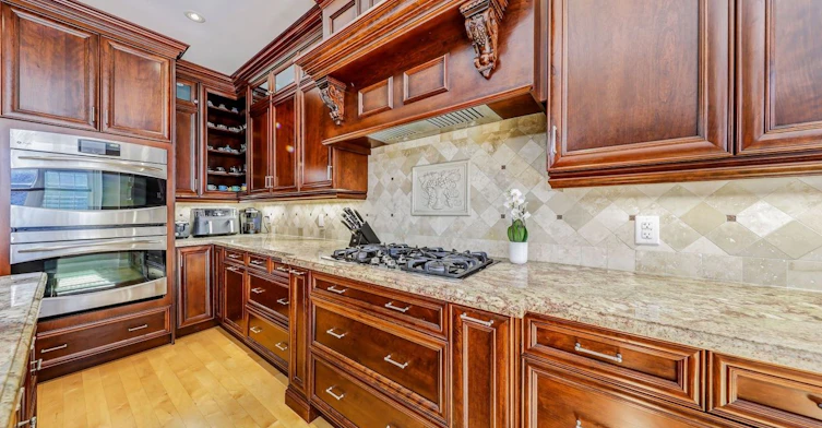 3 Westrose Avenue, Toronto, ON, M8X 1Z9 - 6