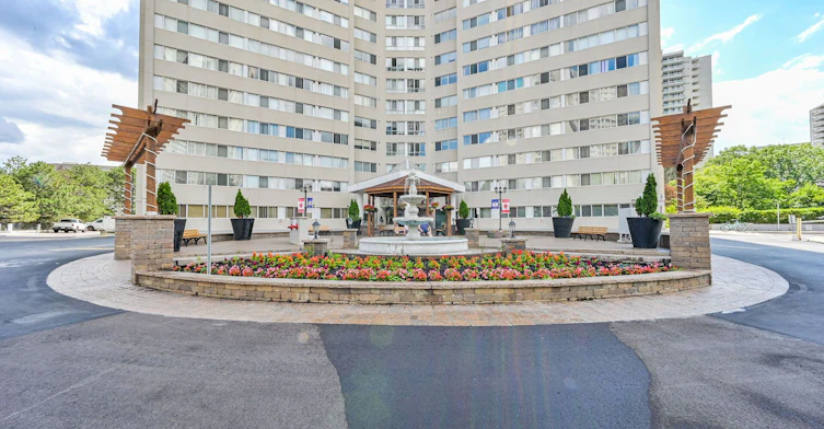 1404-3695 Kaneff Crescent, Mississauga, ON, L5A 4B6 - 2