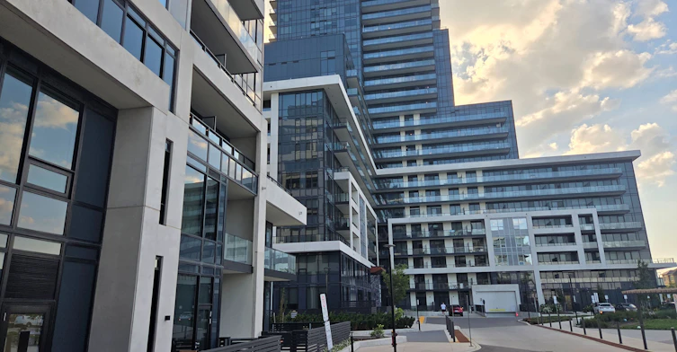 1011-3200 William Coltson Avenue W, Oakville, ON, L6H 7W6 - 2