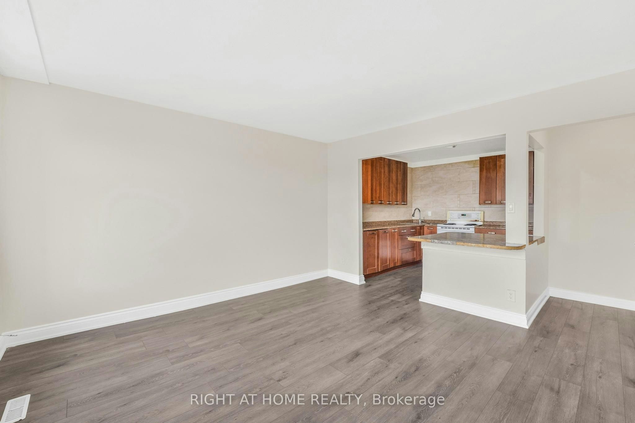 1698A Eglinton Avenue W, Toronto, ON, M6E 2H5