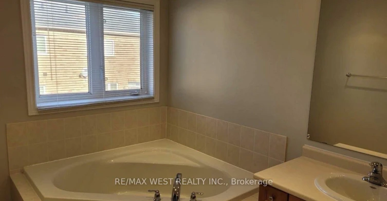 8 Callalily Road, Brampton, ON, L7A 0M1 - 13