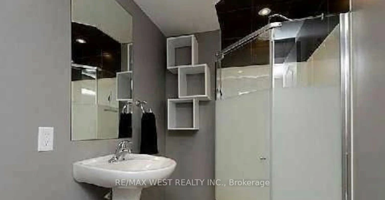 8 Callalily Road, Brampton, ON, L7A 0M1 - 14