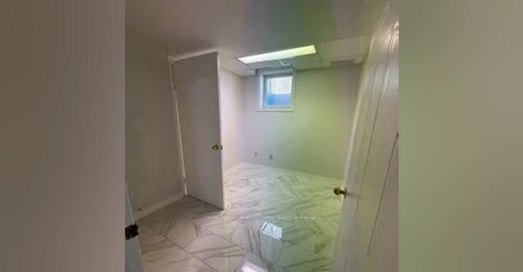 5243 Heatherleigh Avenue, Mississauga, ON, L5V 2A1 - 10
