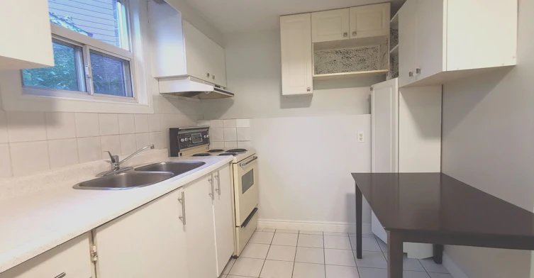 Lower level-928 Knollwood Court, Mississauga, ON, L5C 3L9 - 3