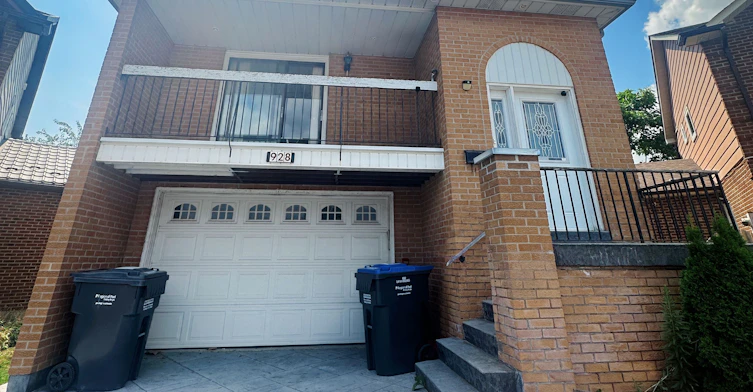 Lower level-928 Knollwood Court, Mississauga, ON, L5C 3L9