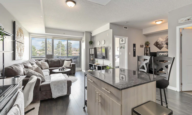 205-1284 Guelph Line
