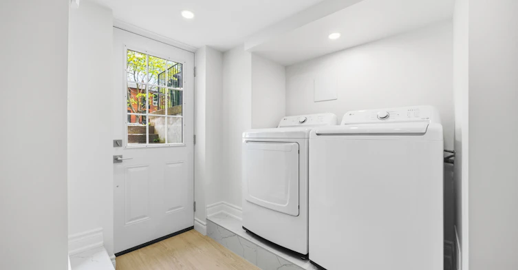 Basement-54 Gwynne Avenue, Toronto, ON, M6K 2C4 - 2