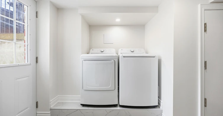 Basement-54 Gwynne Avenue, Toronto, ON, M6K 2C4 - 3