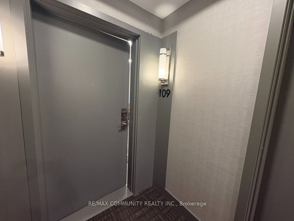 109-130 Canon Jackson Drive, Toronto, ON, M6M 3Y4 - 13