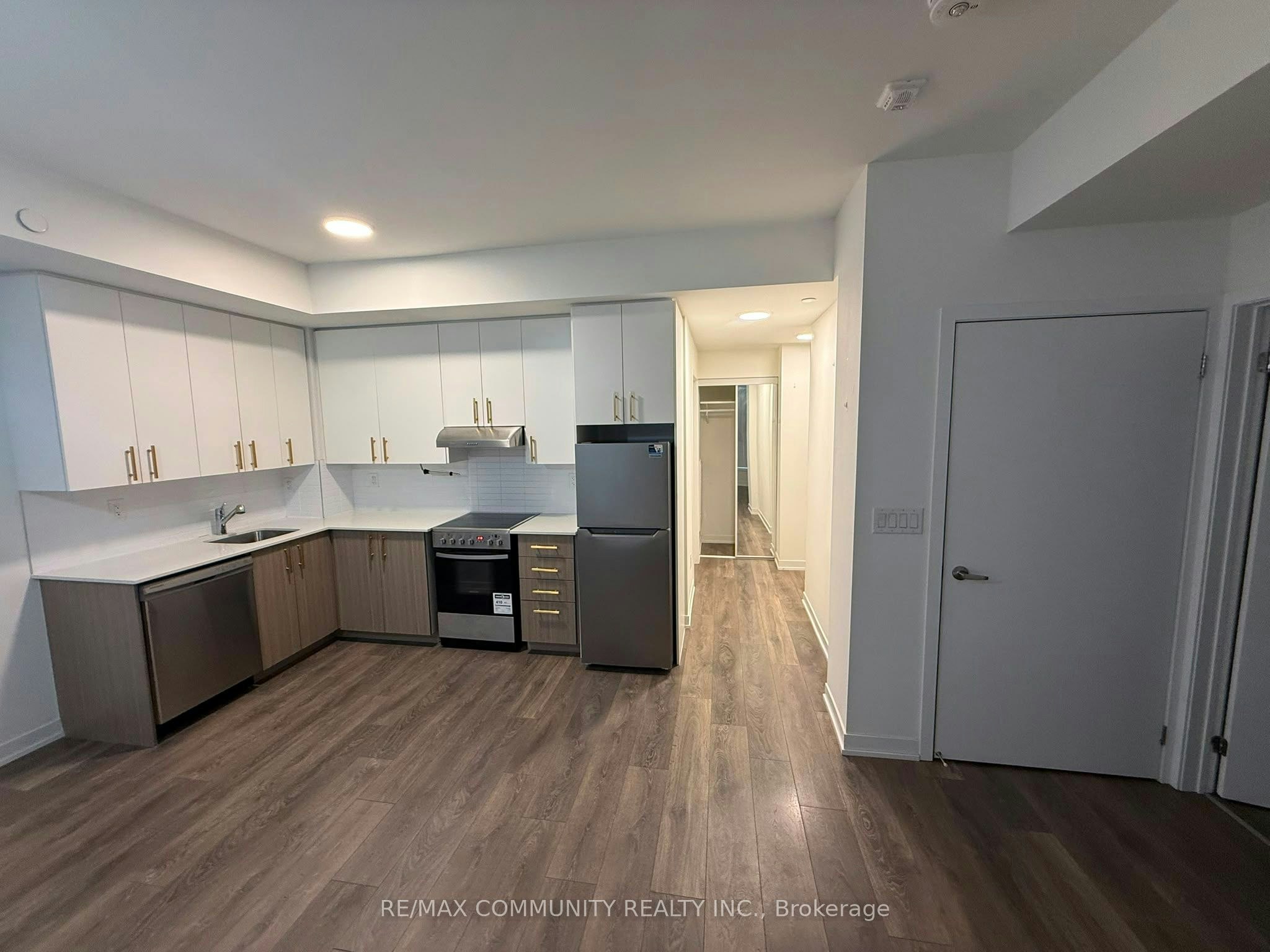 109-130 Canon Jackson Drive, Toronto, ON, M6M 3Y4 - 4