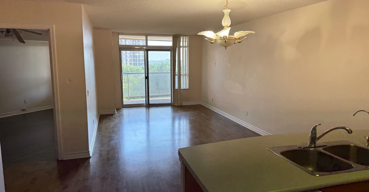 601-35 Kingsbridge Garden Circle, Mississauga, ON, L5R 3Z5 - 10