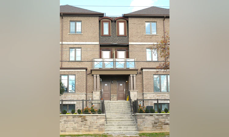 56-445 Ontario Street W