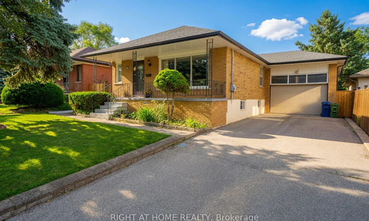 37 Garside Crescent