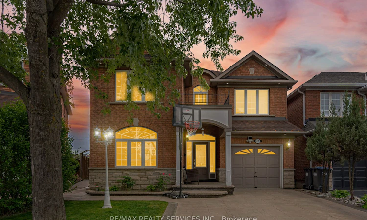 44 Brambirch Crescent