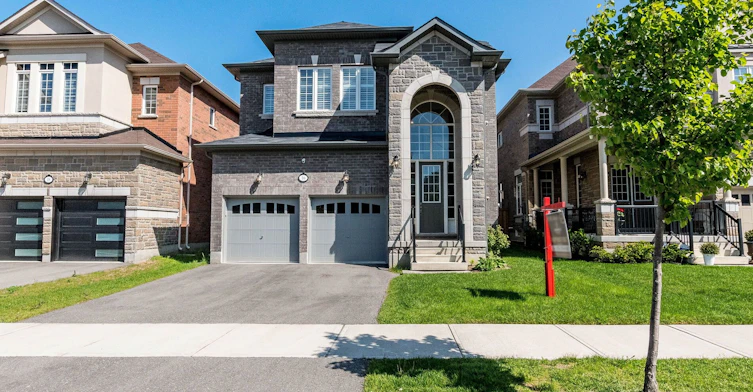 16 Monarch Drive, Halton Hills, ON, L7G 0M6