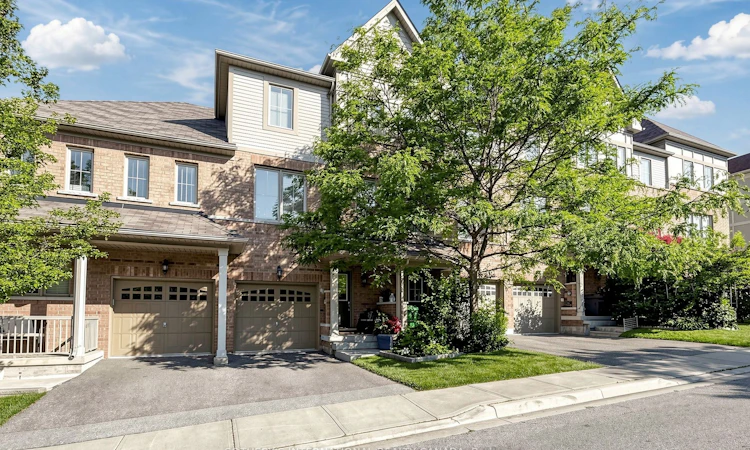 38 Cedar Lake Crescent