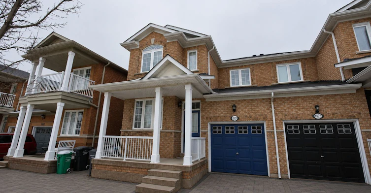 Main-4820 Yorkshire Avenue, Mississauga, ON, L4Z 4H3