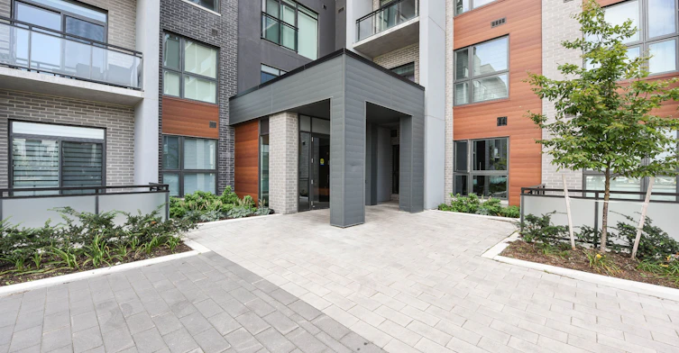 004-95 Dundas Street, Oakville, ON, L6M 5N4 - 2