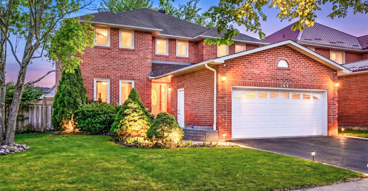 566 Huntington Ridge Drive, Mississauga, ON, L5R 2X7