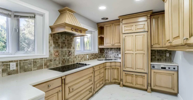 585 Indian Road N, Mississauga, ON, L5H 1R1 - 4