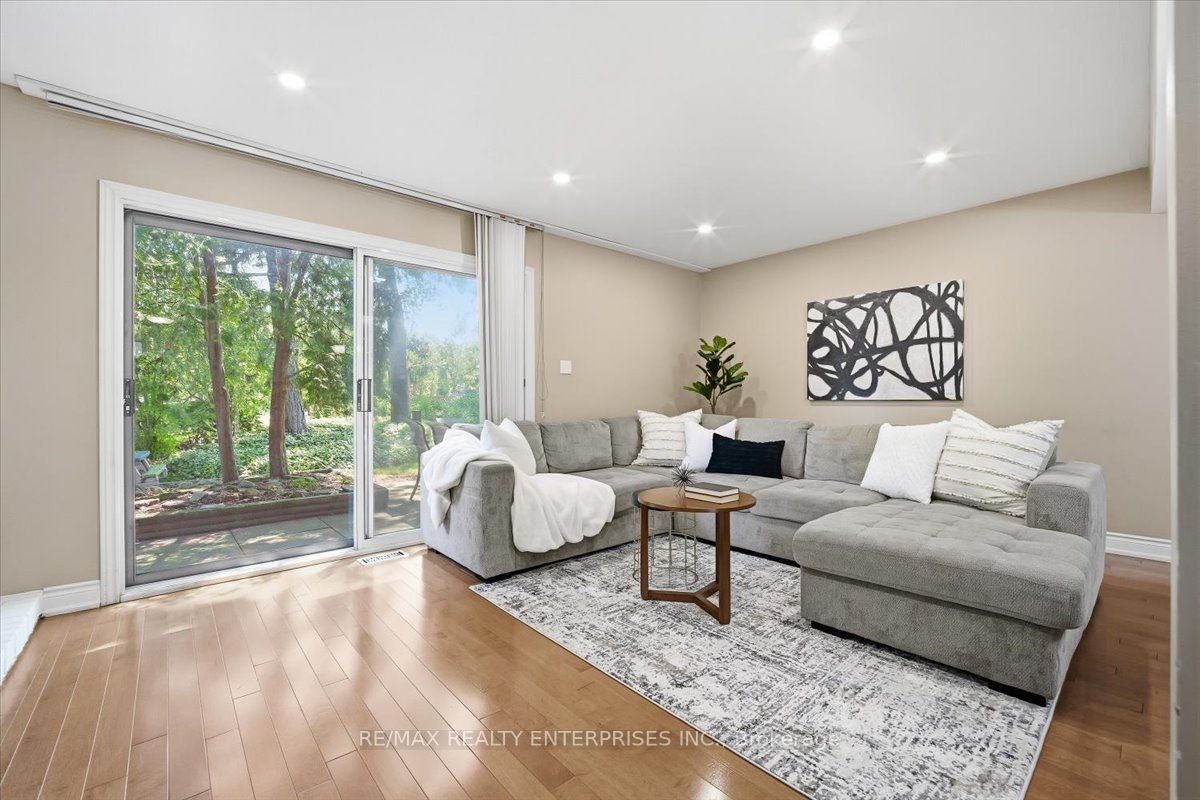 2-6855 Glen Erin Drive, Mississauga, ON, L5N 1P6
