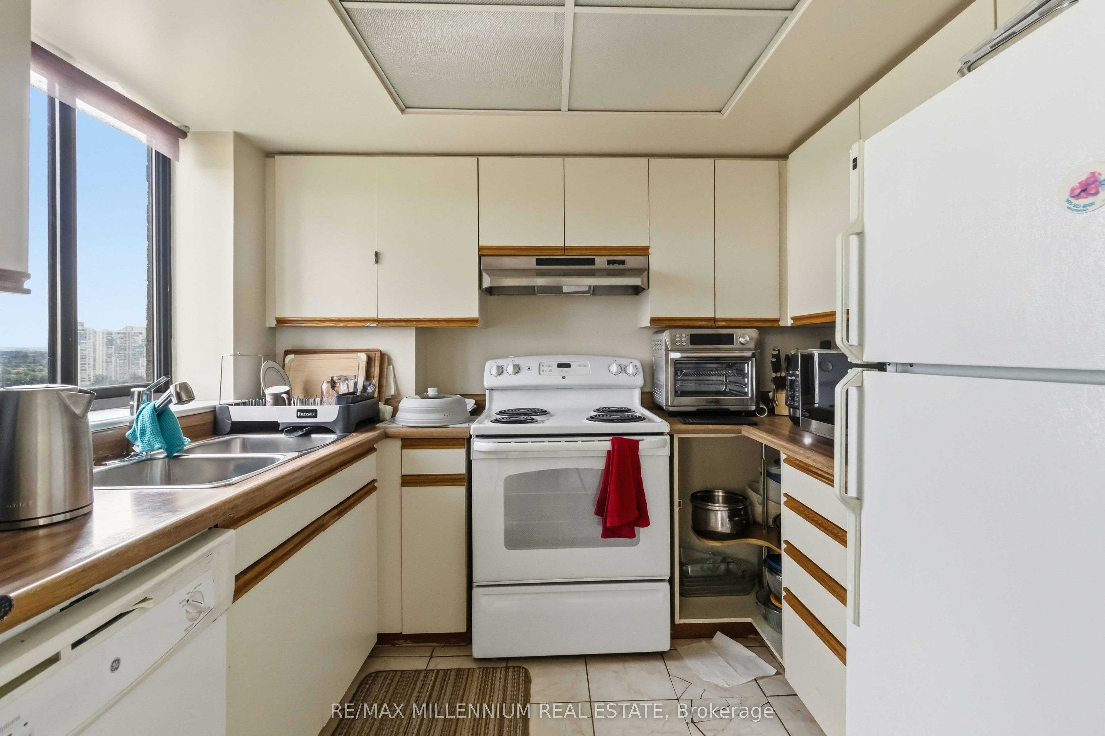 PH7-4235 Sherwoodtowne Boulevard, Mississauga, ON, L4Z 1W3 - 12