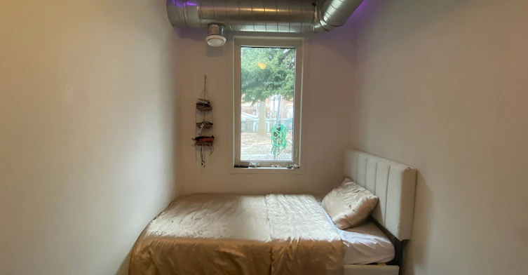 Room 3-344 Bartlett Avenue N, Toronto, ON, M6H 3G7