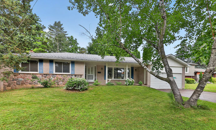 975 Cresthampton Lane