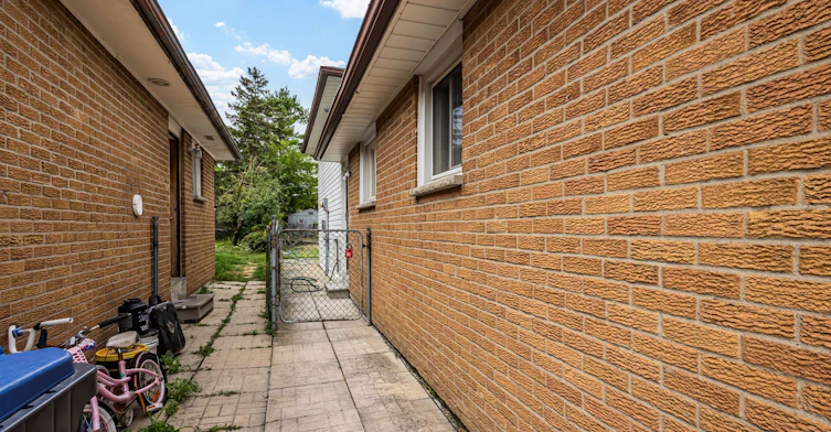 3404 Monica Drive N, Mississauga, ON, L4T 3E7 - 3