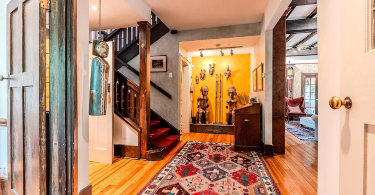 Main-295 Indian Road, Toronto, ON, M6R 2X5 - 2