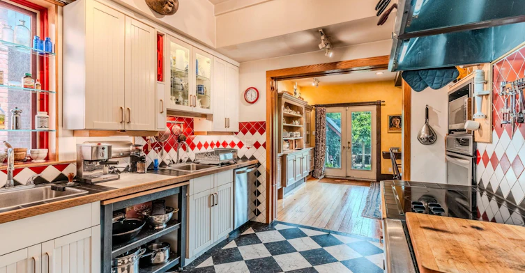 Main-295 Indian Road, Toronto, ON, M6R 2X5 - 15
