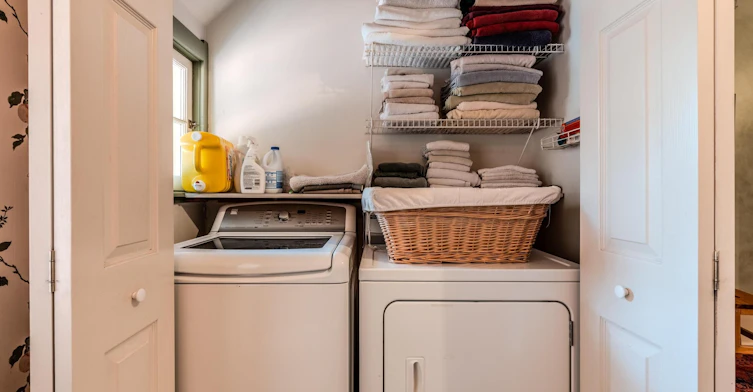 Main-295 Indian Road, Toronto, ON, M6R 2X5 - 29